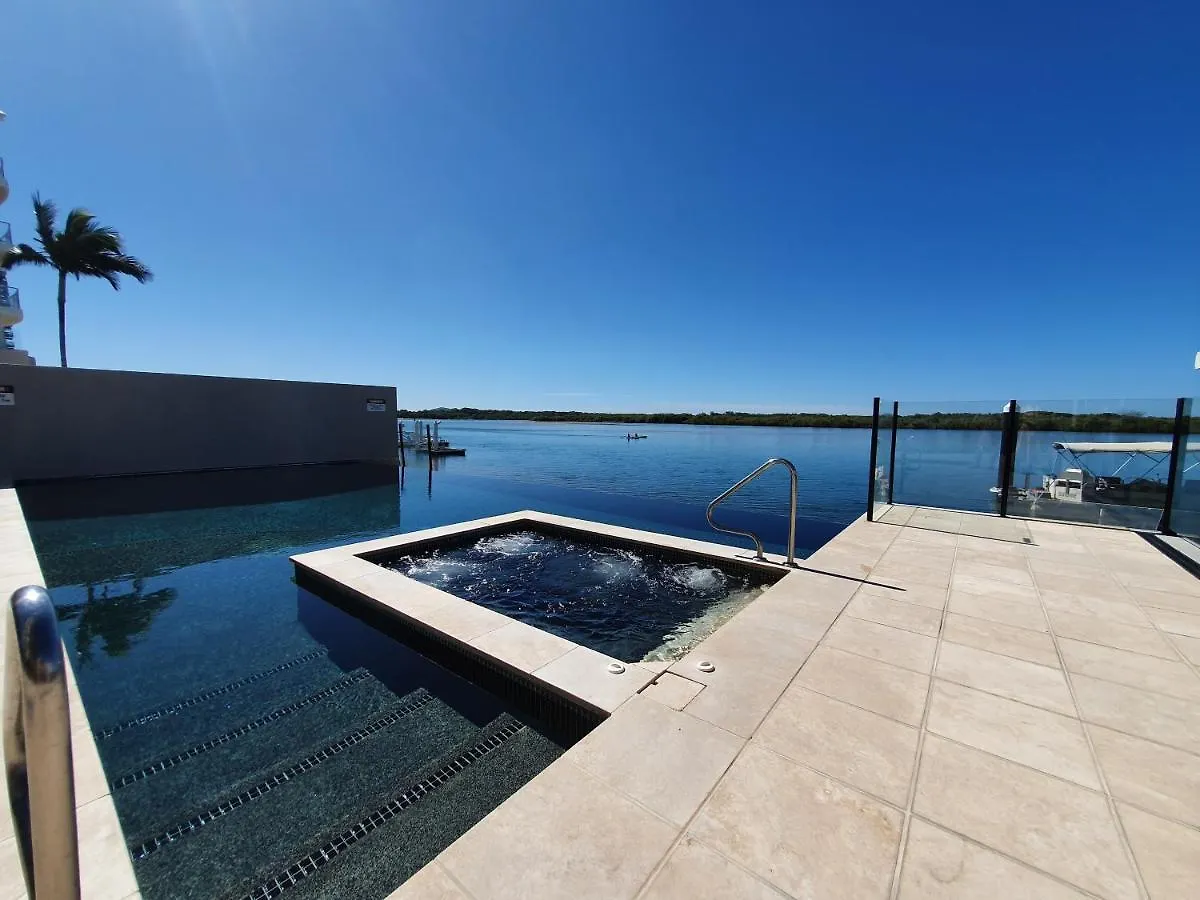Trafalgar Towers Maroochydore 3*,