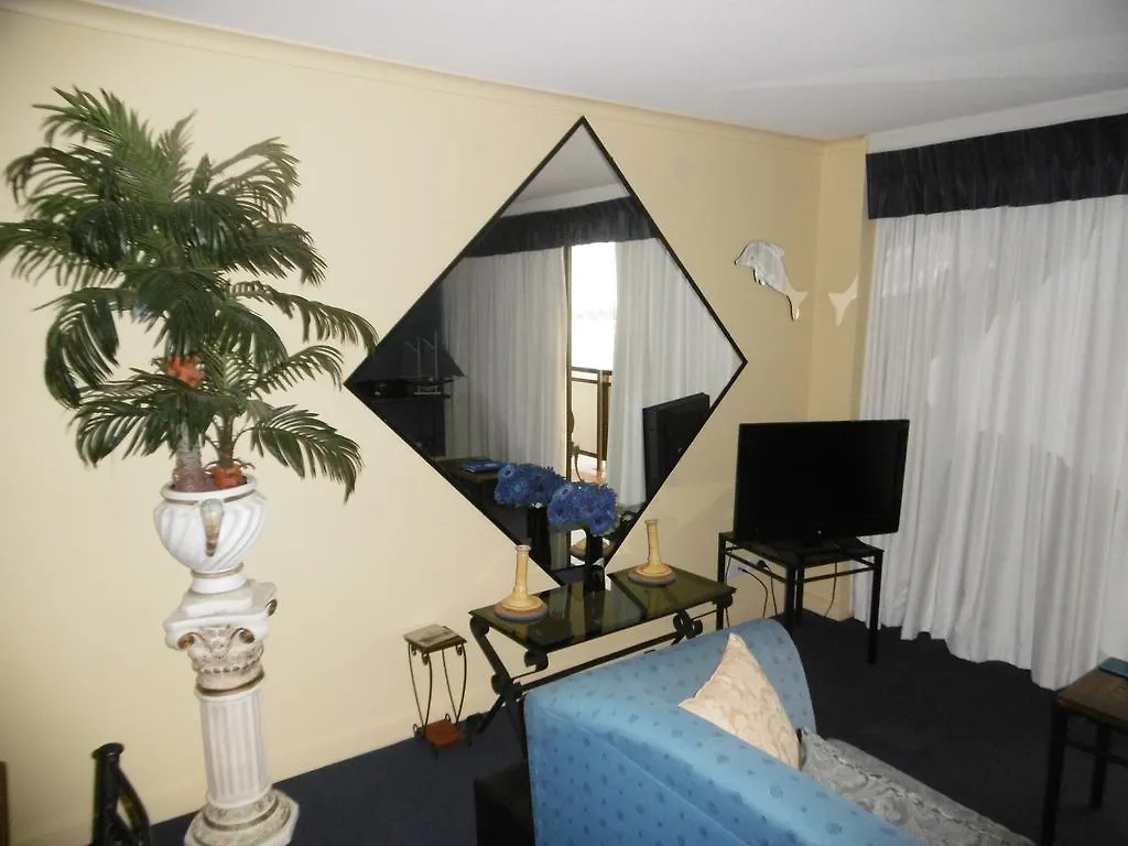 Trafalgar Towers Maroochydore 3*,