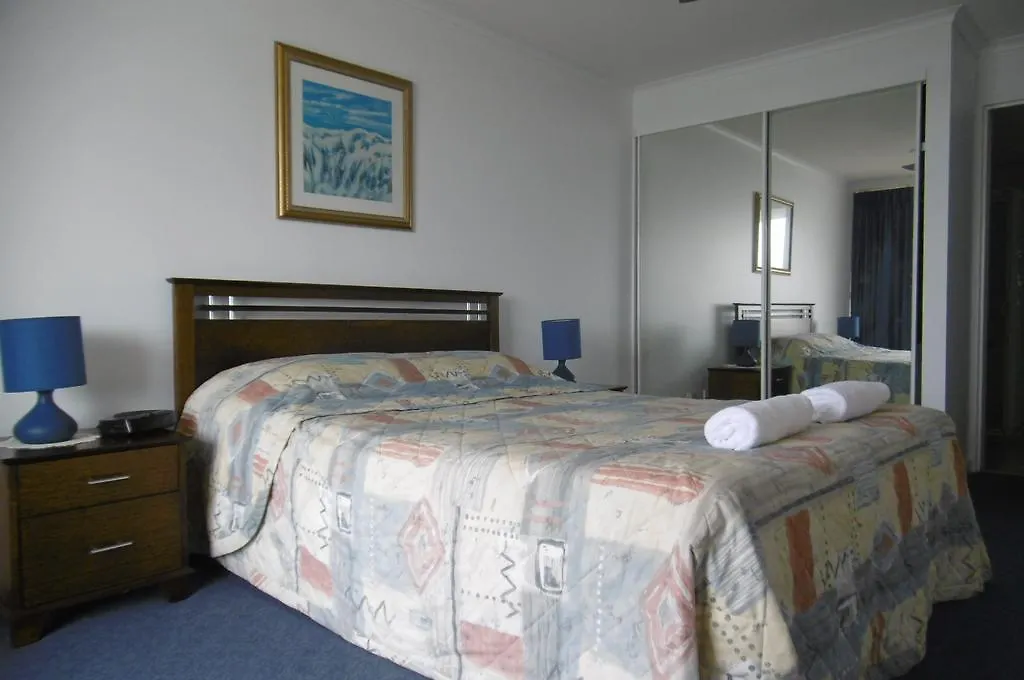 Trafalgar Towers Maroochydore 3*,